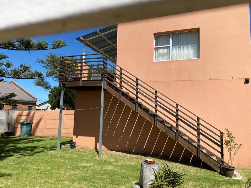 5 Bedroom Property for Sale in Sandbaai Western Cape